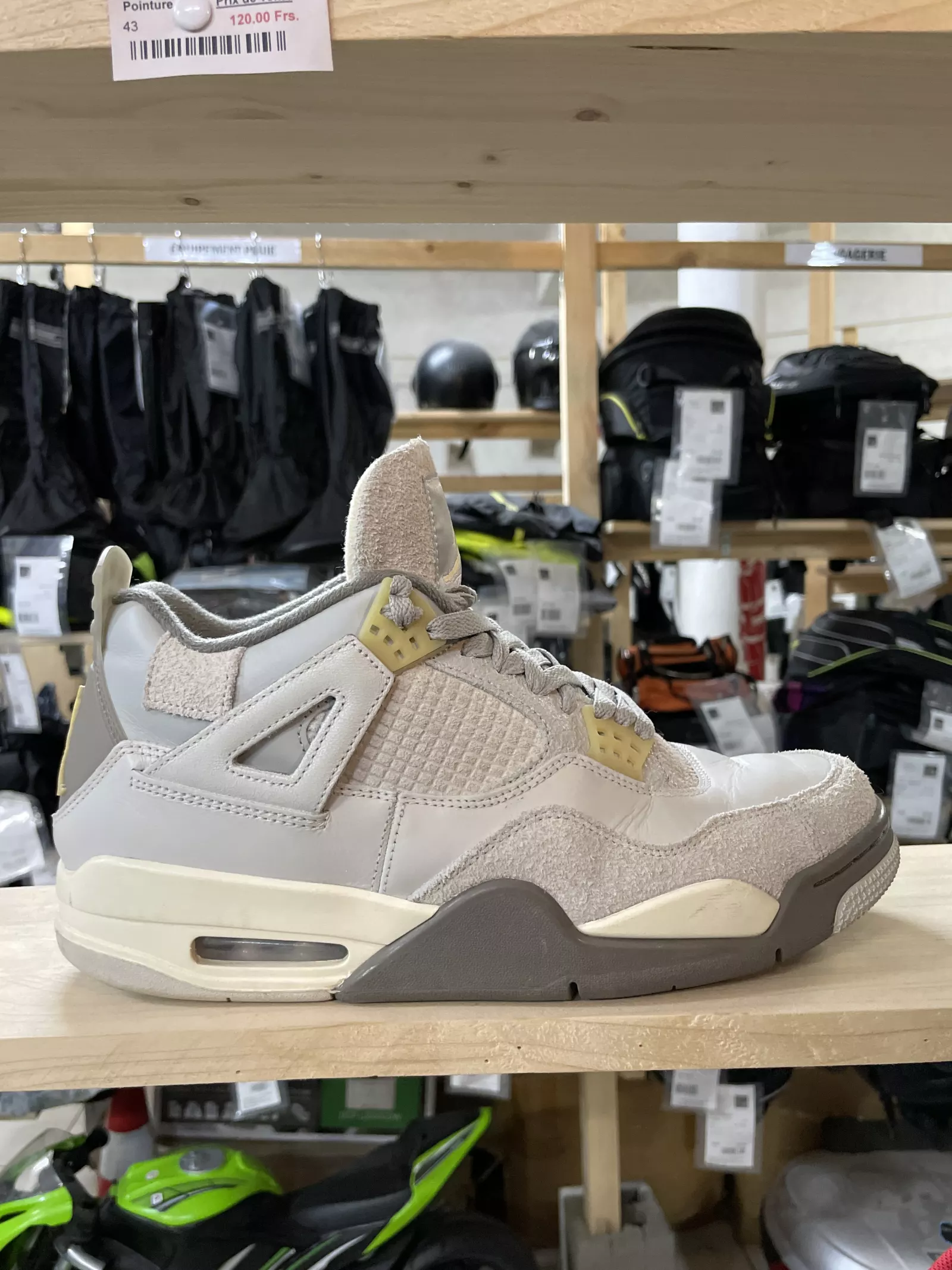 Jordan 4 Rétro SE Craft Photon Dust